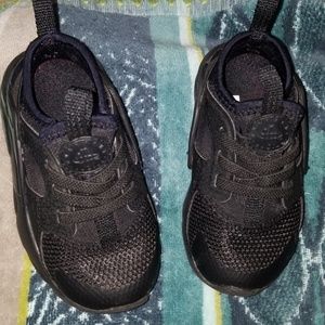huaraches Nike sneakers all black size 7C